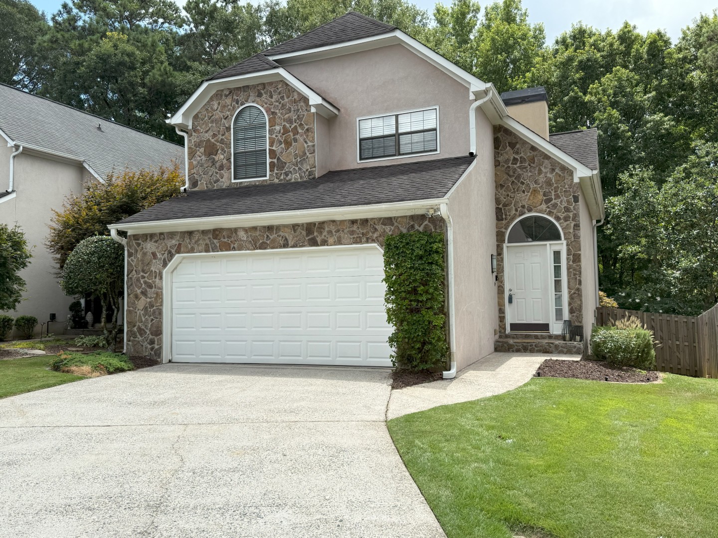 290 Sweetwater Trace, Roswell, GA 30076; 3R/2.5BA Impeccably maintained home for rent @ $3000/month